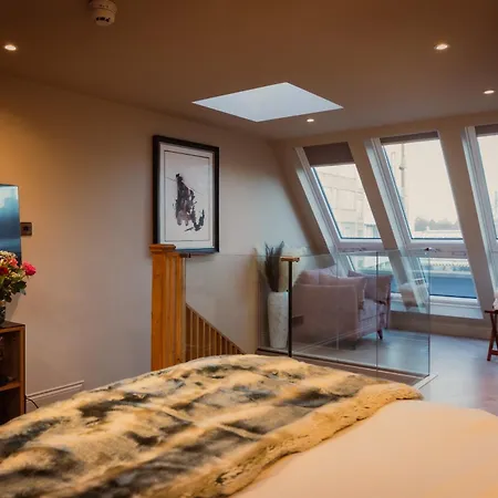 Loft Room With King Size Bed With En Suite Bath